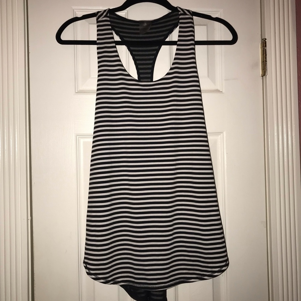 Carrie Underwood workout top